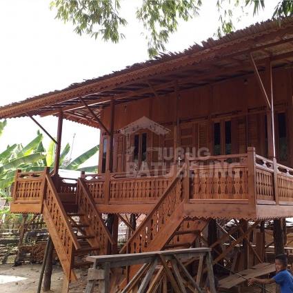 Kontraktor Jasa Pembuatan Rumah Kayu 10